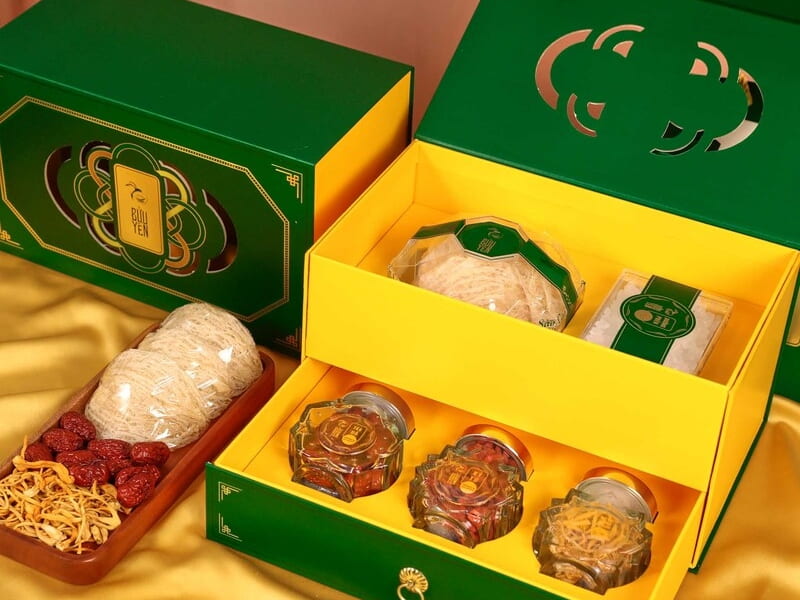 Hộp quà yến sào cao cấp là món quà đặc biệt phù hợp để biếu tặng cha mẹ, người lớn tuổi
