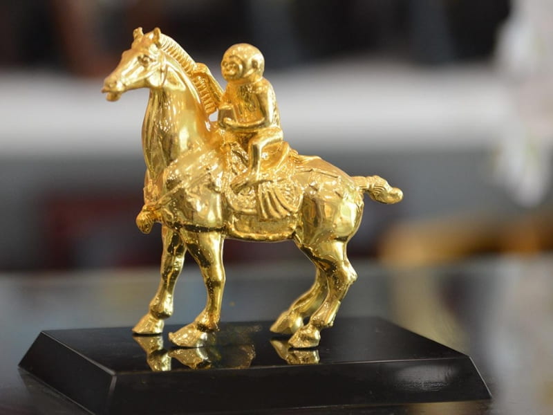 Vật phẩm phong thủy là món quà biếu Tết mang ý nghĩa tâm linh