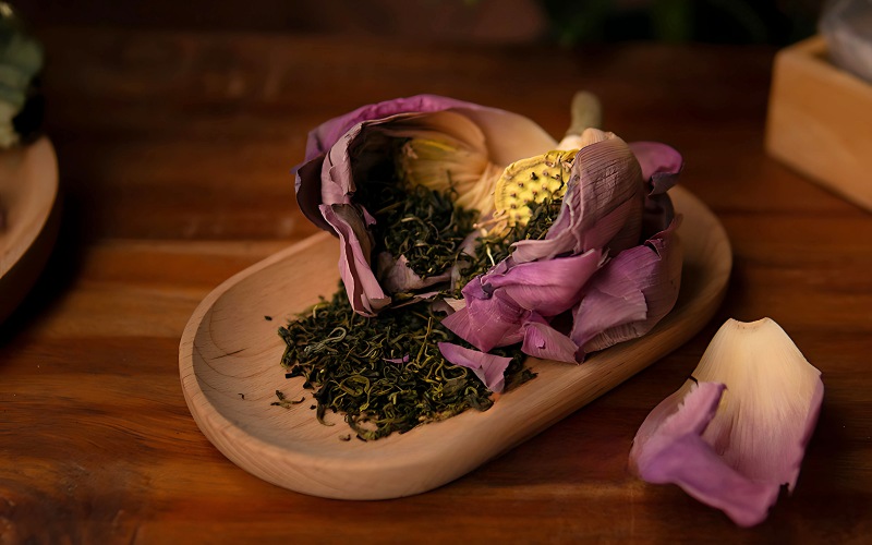 dac-san-lam-qua-tet-tra-sen-tay-ho