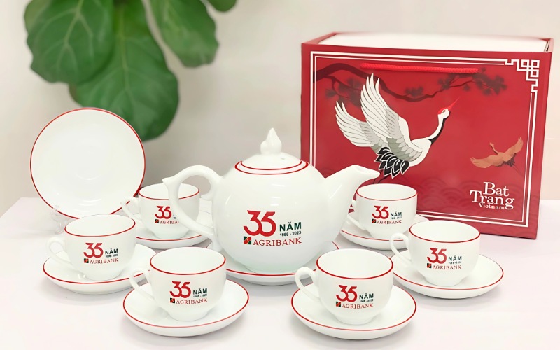 qua-tet-cho-nhan-vien-cong-ty-bo-am-chen